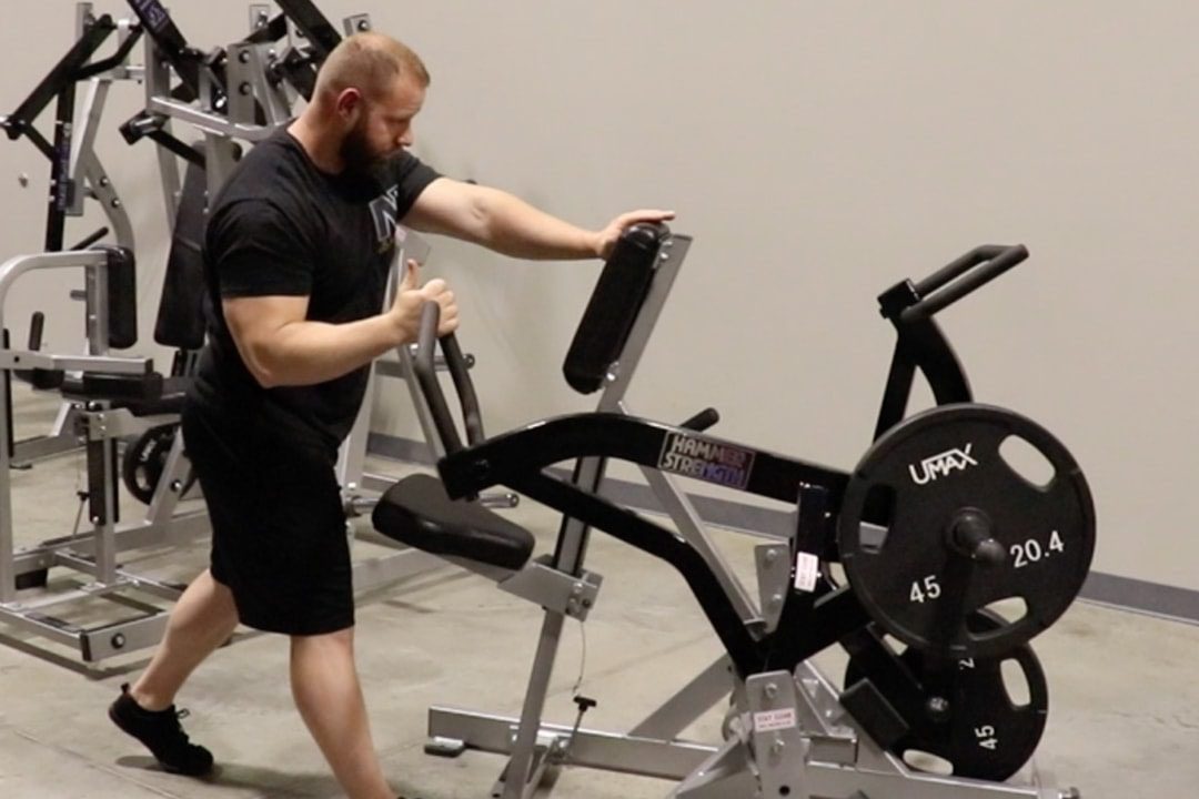 Lats Stepped Back Unilateral Row - Hammer